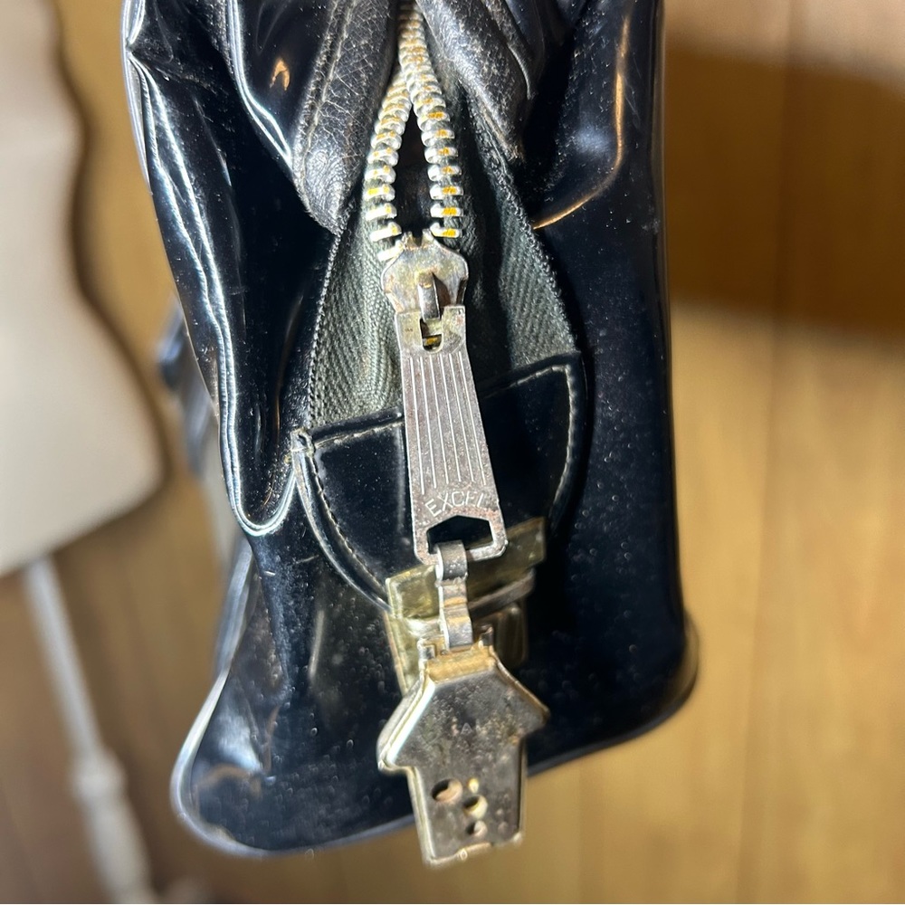 Vintage 60s Black Vinyl Lock Small Handbag - Picture 4 of 9
